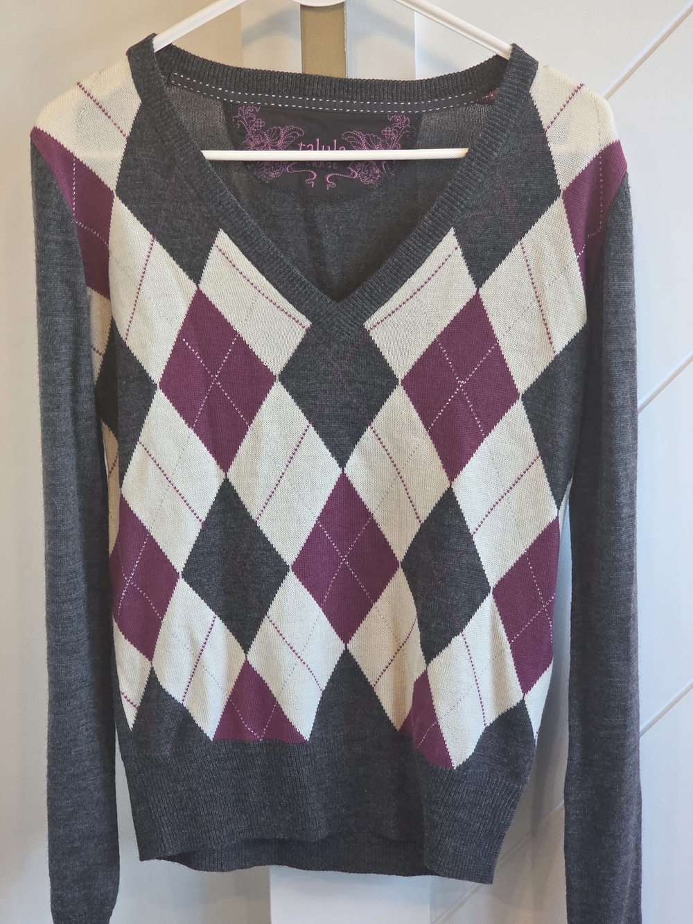 Talula Gray V-Neck Argyle Sweater with Cream and Purple Diamonds